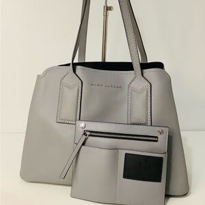 MARC JACOBS , Women's LEATHER Tote Bag. 👜, with Detachable LEATHER Pouch 🌸